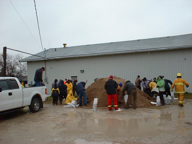 Sandbaggers in Winnipegosis in 2013